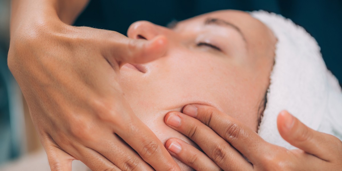Promocja na liftingujący masaż twarzy Kobido